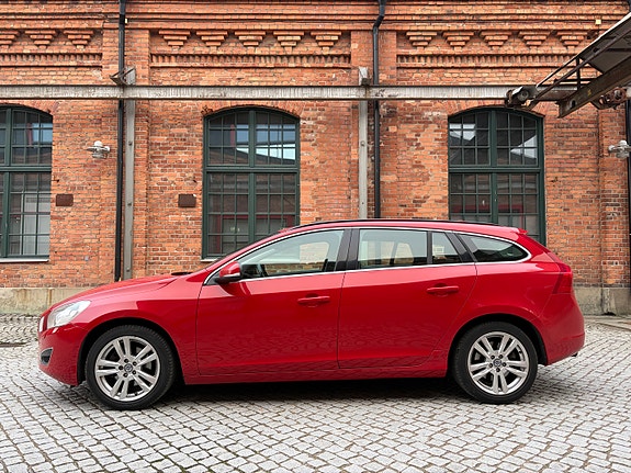 Volvo V60 2 of 11