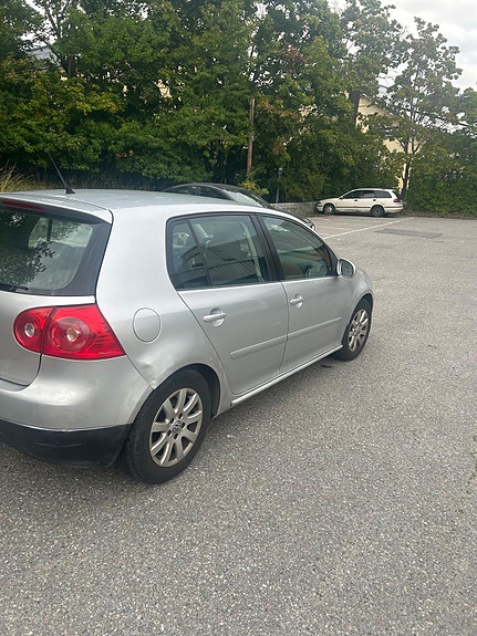 Volkswagen Golf V 5 of 11