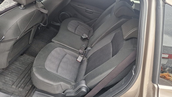 Nissan Qashqai+2 11 of 12