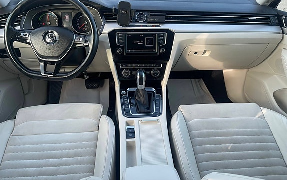 Volkswagen Passat 7 of 16
