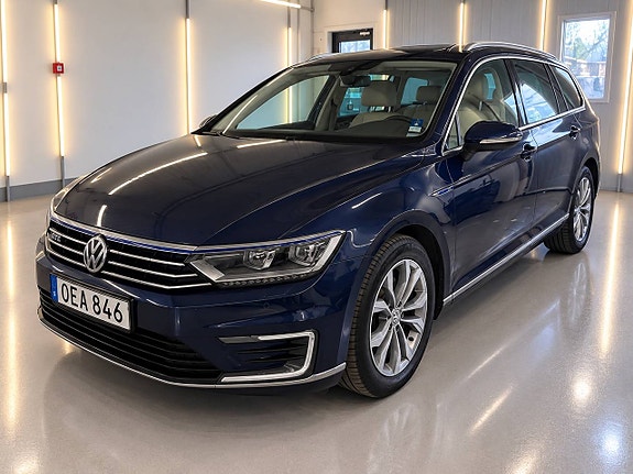 Volkswagen Passat 3 of 16