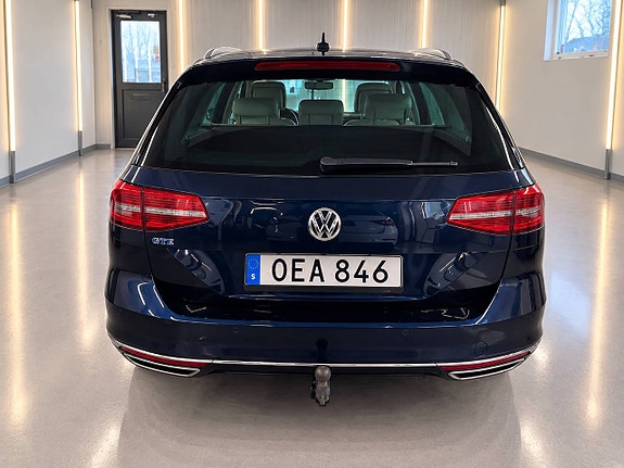 Volkswagen Passat 4 of 16