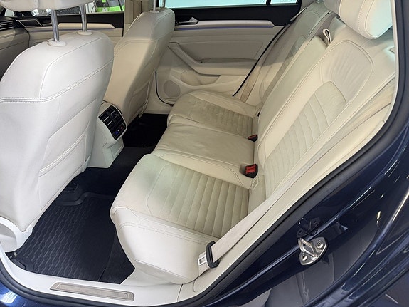 Volkswagen Passat 11 of 16