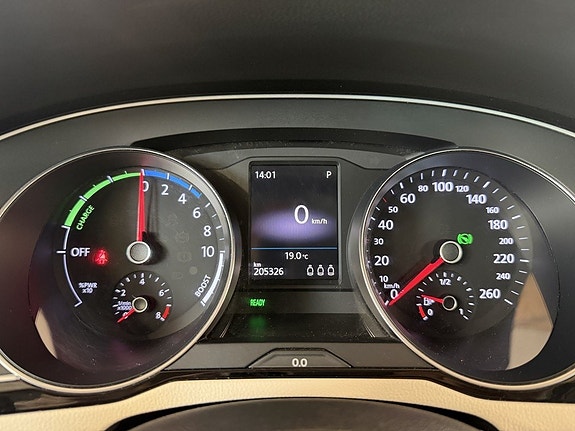Volkswagen Passat 8 of 16