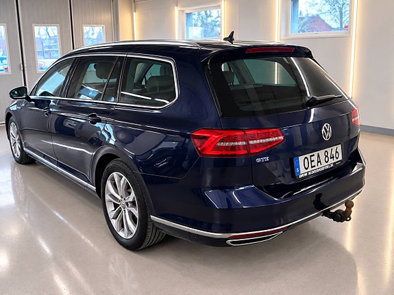 Volkswagen Passat 5 of 16