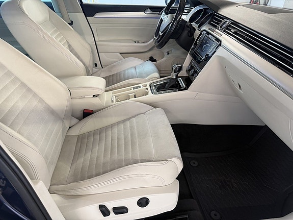 Volkswagen Passat 10 of 16