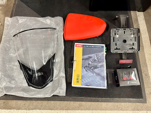 Aprilia RSV 1000 R 10 of 11