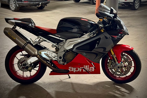 Aprilia RSV 1000 R 2 of 11