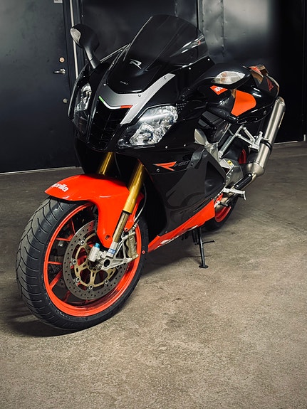 Aprilia RSV 1000 R 5 of 11