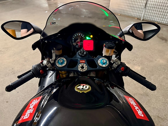 Aprilia RSV 1000 R 6 of 11