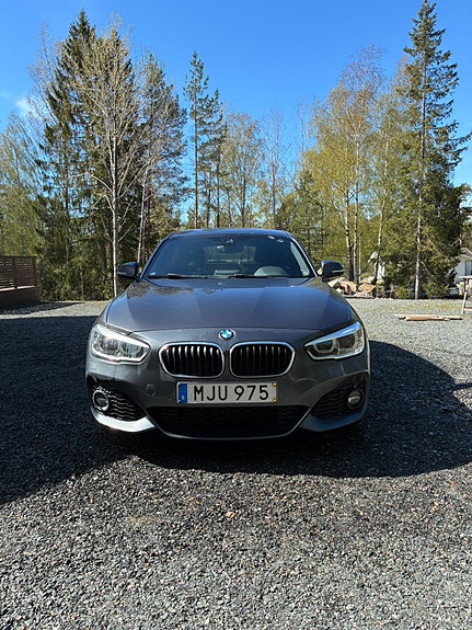 BMW 118i 2 of 22