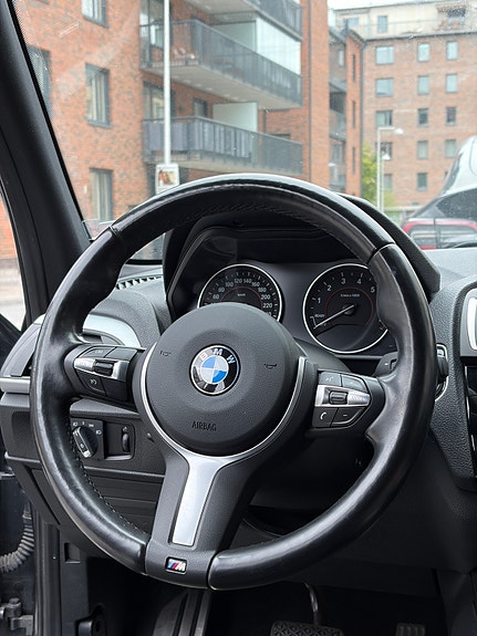 BMW 118i 5 of 22