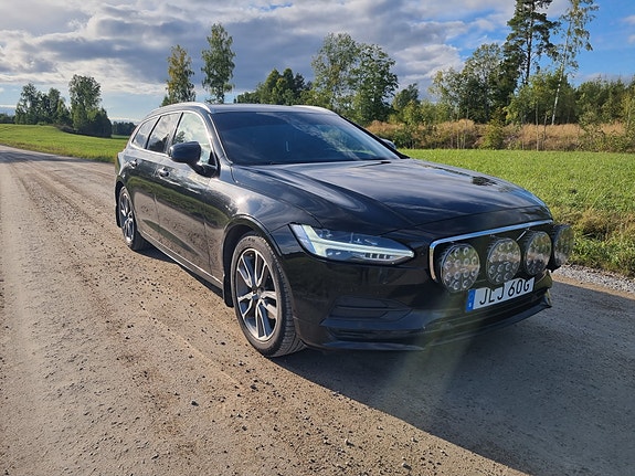 Volvo V90 2 of 10