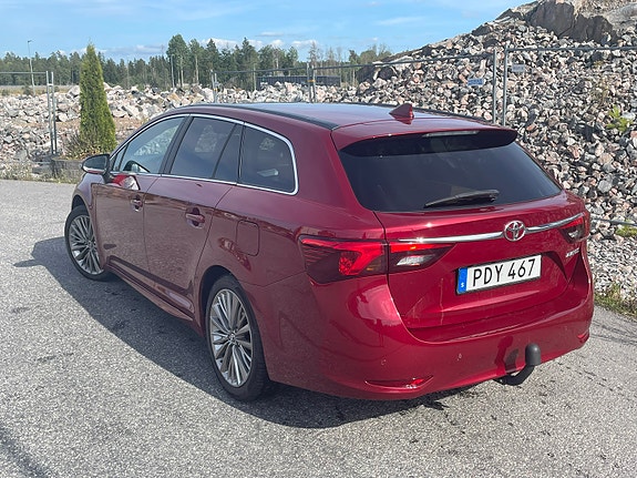 Toyota Avensis 2 of 4