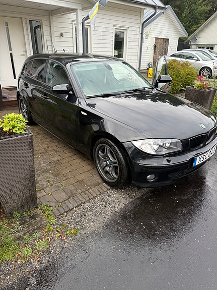 BMW 130i 3 of 6