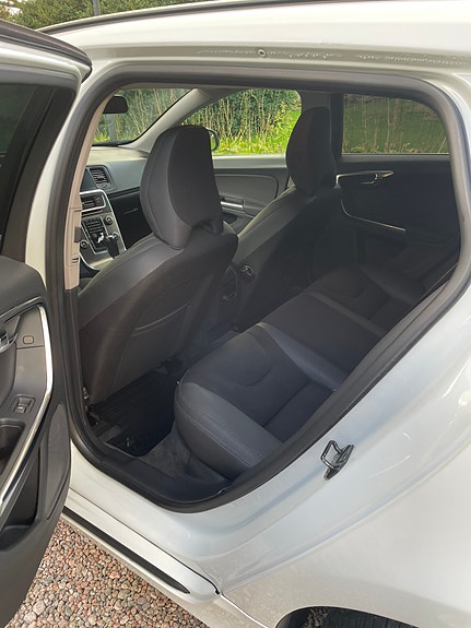 Volvo V60 13 of 17