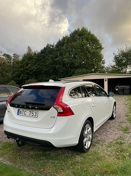 Volvo V60 3 of 17