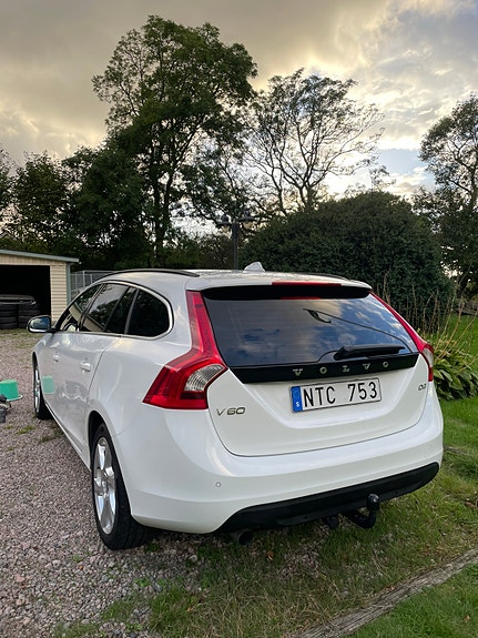 Volvo V60 4 of 17
