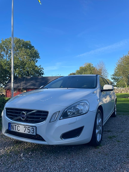 Volvo V60 8 of 17