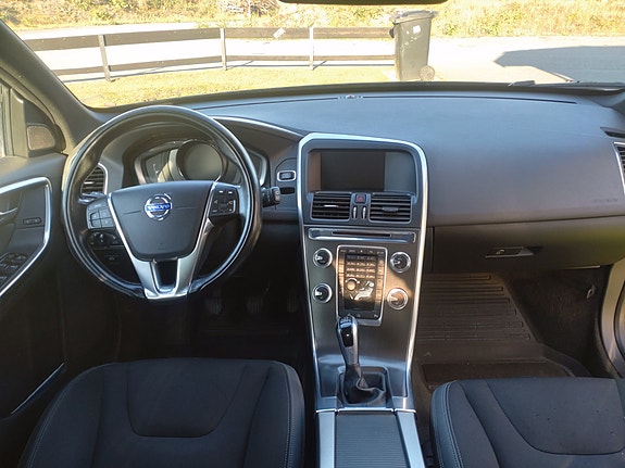 Volvo XC60 3 of 6