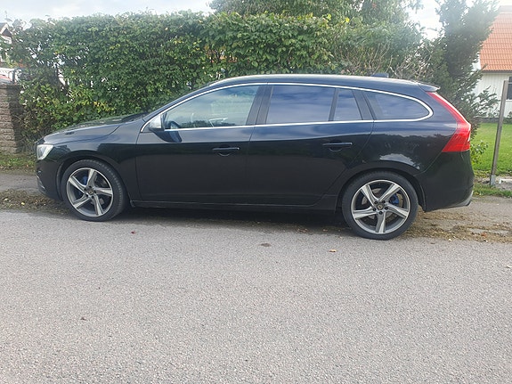 Volvo V60 2 of 4