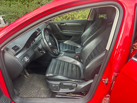 Volkswagen Passat 2 of 6