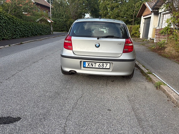 BMW 116i 3 of 6