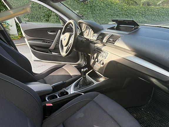 BMW 116i 4 of 6