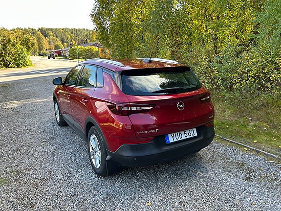 Opel Grandland X 2 of 3