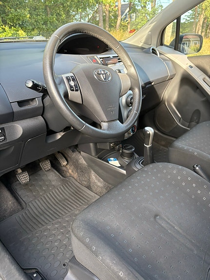 Toyota Yaris 4 of 5