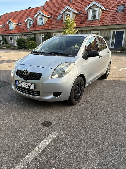 Toyota Yaris 5 of 5