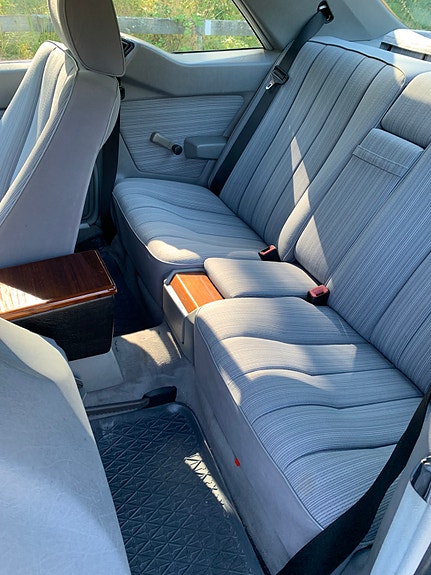 Mercedes-Benz 230 CE 4 of 8