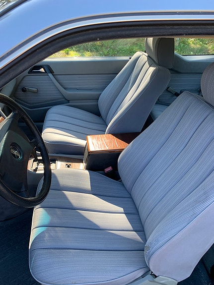 Mercedes-Benz 230 CE 5 of 8