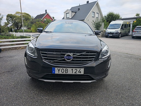 Volvo XC60 2 of 30