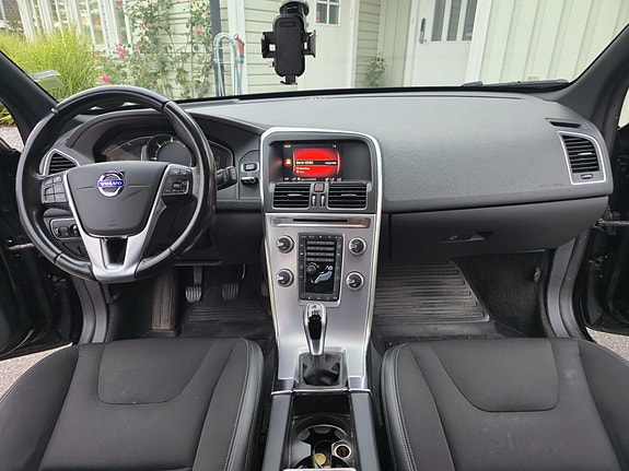 Volvo XC60 12 of 30