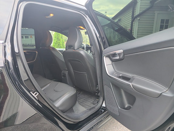 Volvo XC60 18 of 30