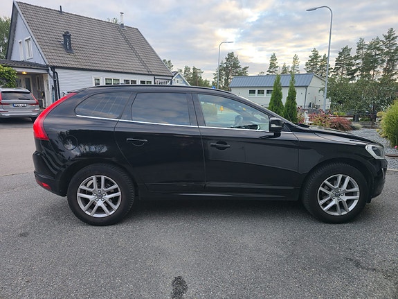 Volvo XC60 8 of 30
