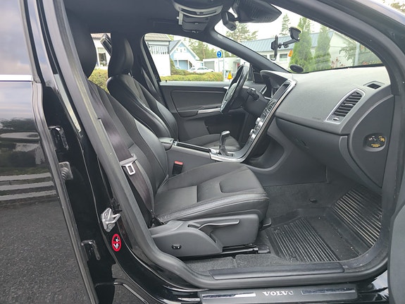 Volvo XC60 14 of 30