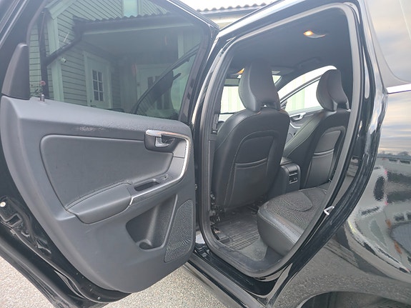 Volvo XC60 17 of 30
