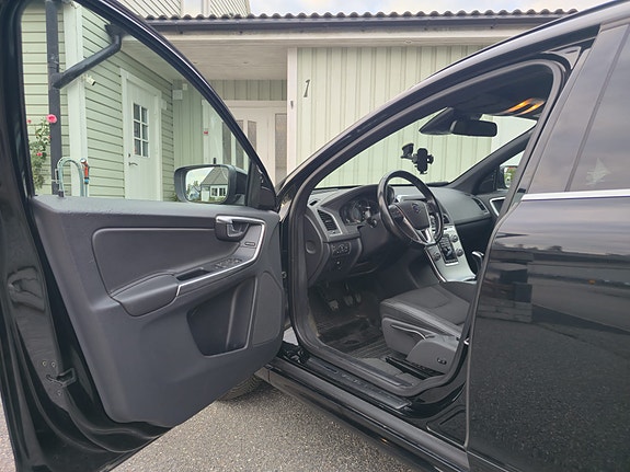 Volvo XC60 9 of 30