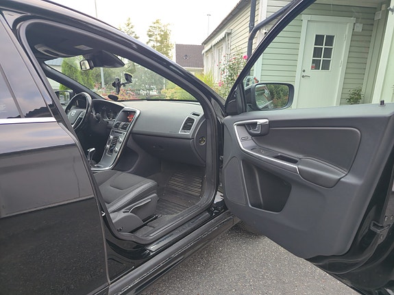 Volvo XC60 15 of 30