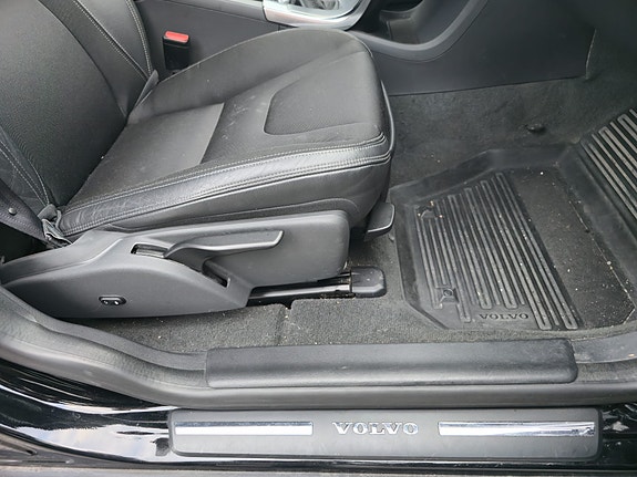 Volvo XC60 16 of 30