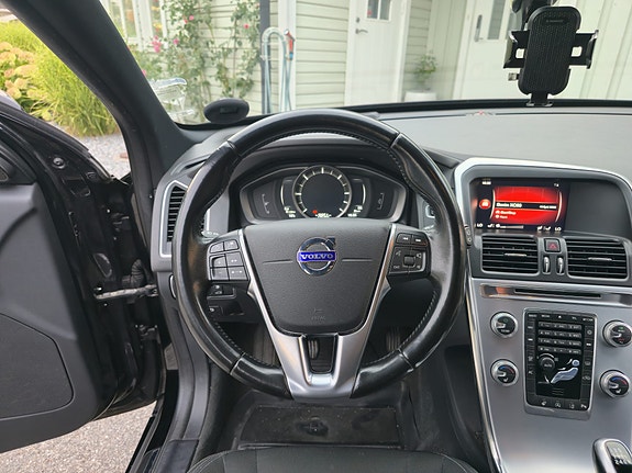 Volvo XC60 13 of 30