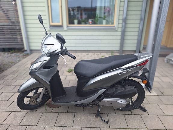 Honda Vision 3 of 8