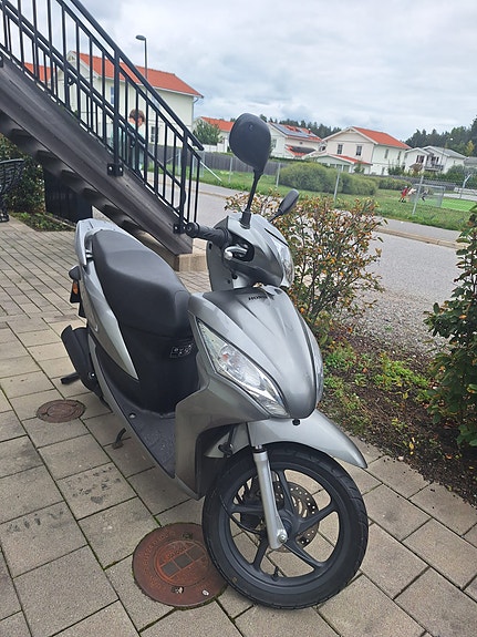 Honda Vision 4 of 8