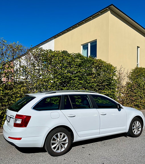 Skoda Octavia 2 of 4