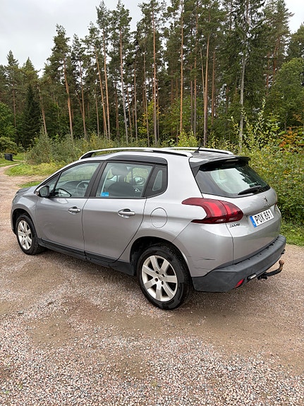 Peugeot 2008 2 of 6