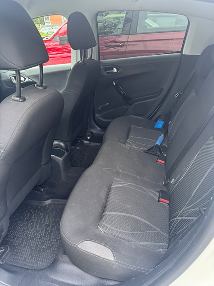 Peugeot 208 5 of 5