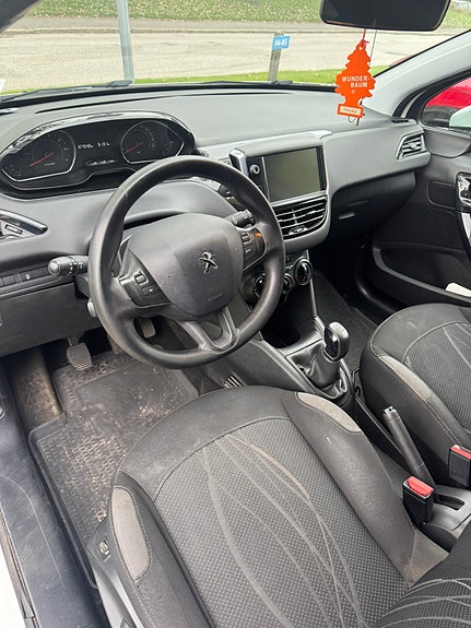 Peugeot 208 4 of 5