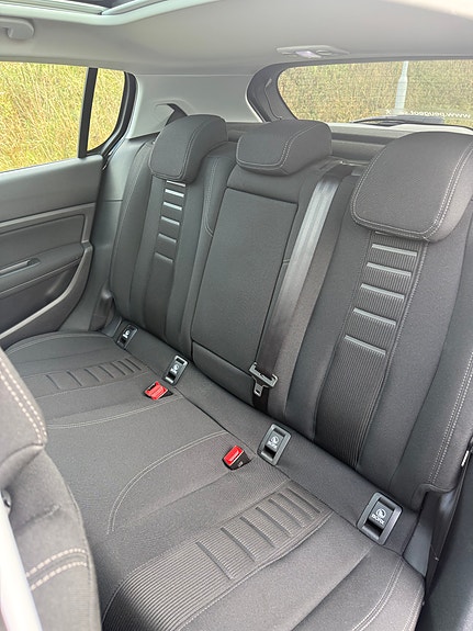 Peugeot 308 14 of 30